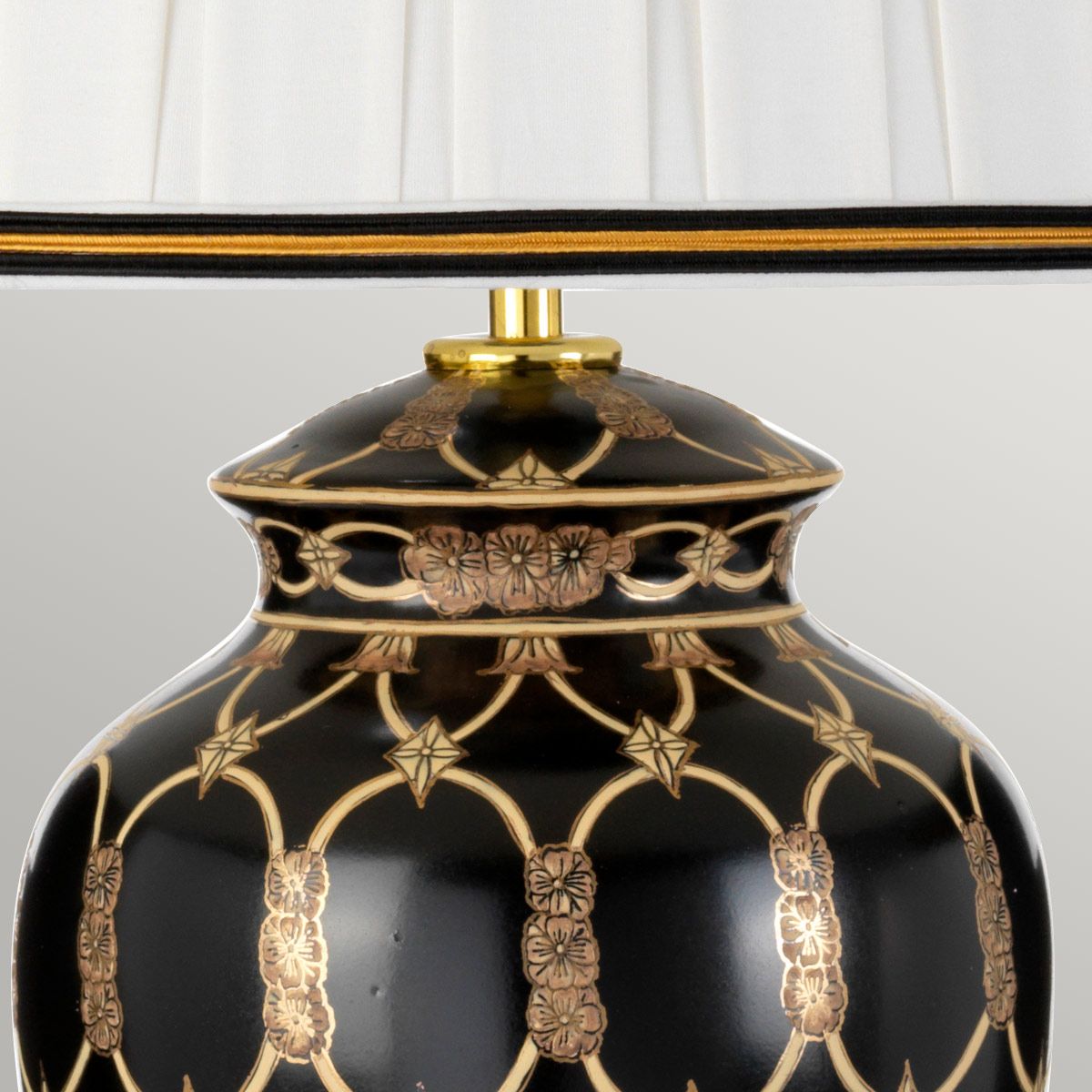 Tischlampe „Taipei“ mit 1 Licht und hohem Empire-Schirm – Schwarz und Gold mit Elfenbein mit schwarzem und goldenem Zierschirm