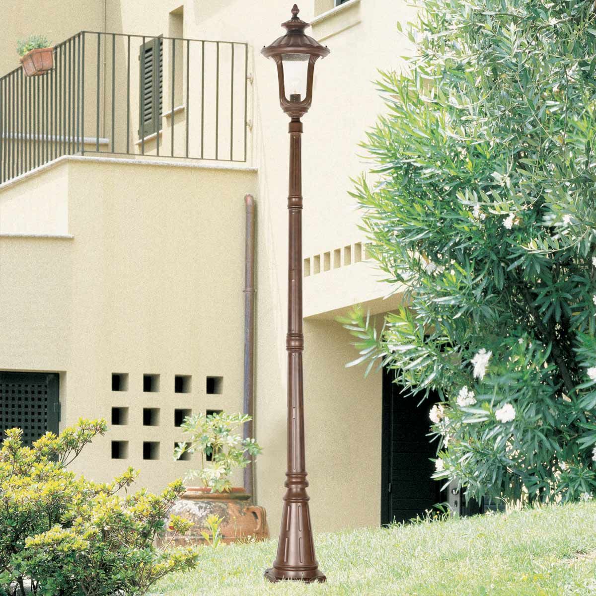Chicago 1 - flammiger mittelgroßer Laternenpfahl - Rostige Bronzepatina - Elsteadlighting - CC5 - M
