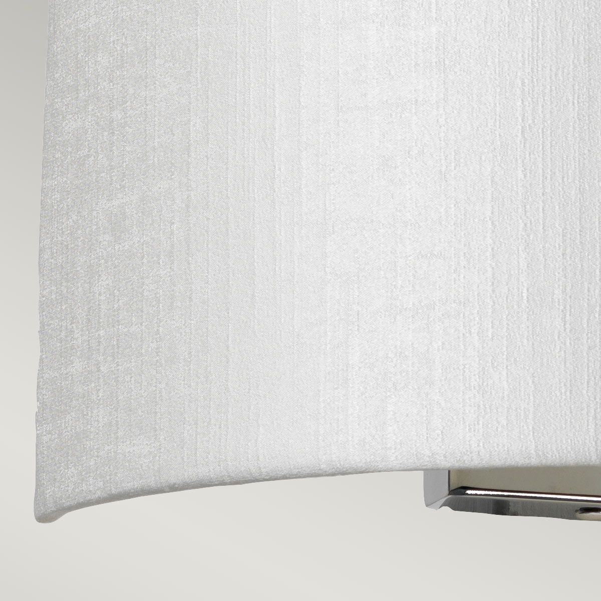 Cooper mittelgroße, gebogene Wandleuchte mit polierter Chrom-Rückplatte und elfenbeinfarbenem Lampenschirm - Elsteadlighting - leuchtengrosshandel24