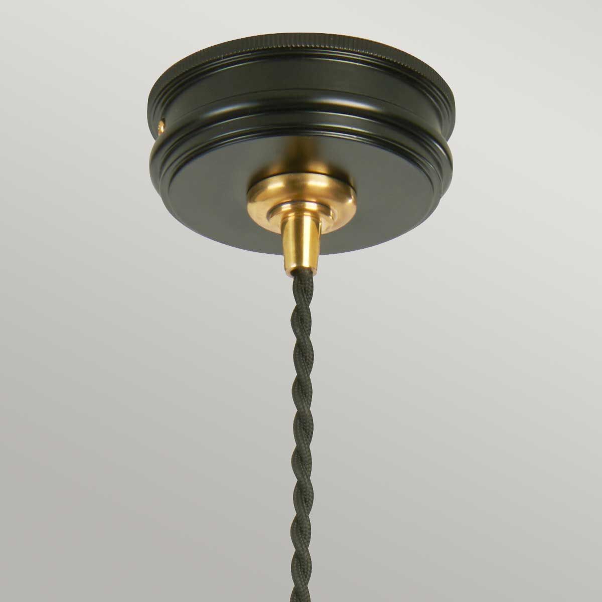 Douille Pendelleuchte mit 1 Licht - Schwarz/Poliertes Messing - Elsteadlighting - leuchtengrosshandel24