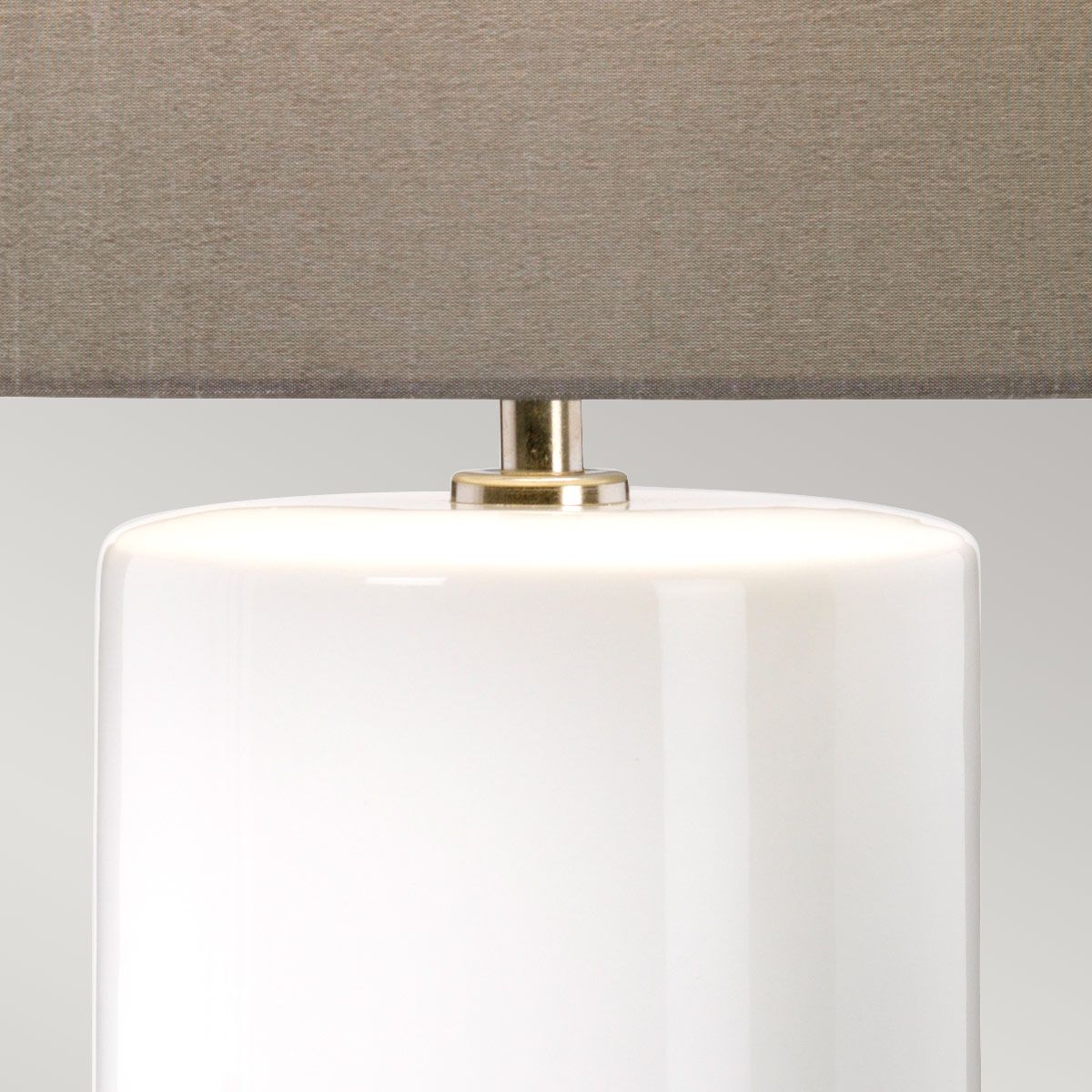 Fulwell 1-flammige Tischlampe - Weiß glänzend und Mattgrau mit dunkelgrauem Schirm - Elsteadlighting - leuchtengrosshandel24