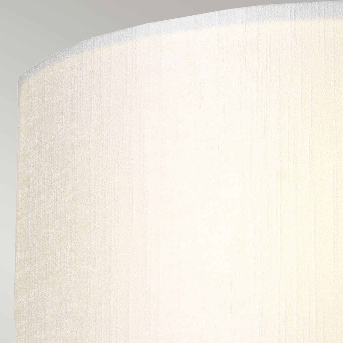 Gebogene Wandleuchte Cooper, mittelgroß, mit Rückplatte aus gealtertem Messing und elfenbeinfarbenem Schirm - Elsteadlighting - leuchtengrosshandel24