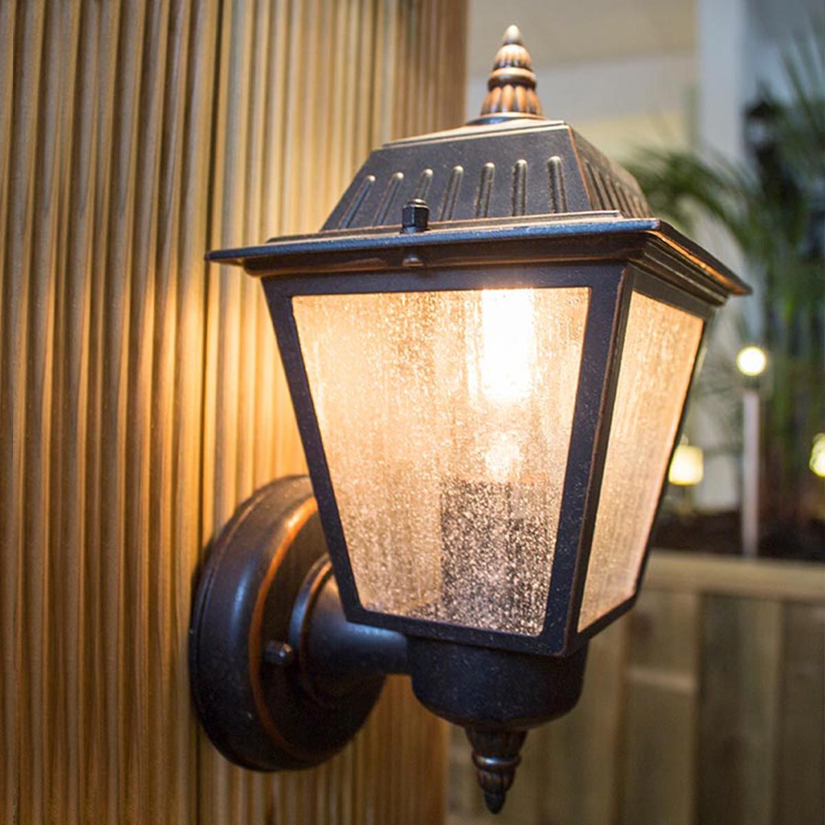 Highnam 1 - flammige Wandlaterne - Verwitterte Bronze - Elsteadlighting - GZH - HN1