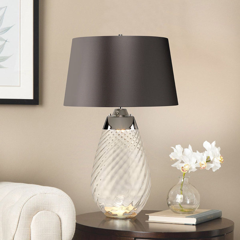 Elegante rauchgraue Tischlampe mit Glassockel und dunklem Schirm