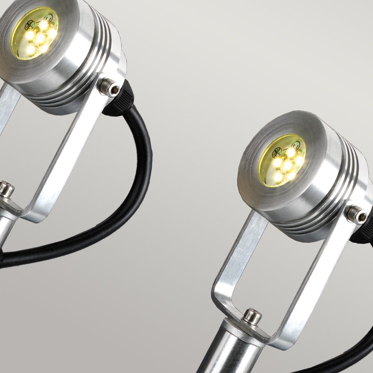 Spennymoor Starter Kit inkl. 3 x 12 V Scheinwerfer, 3 x Stangen, 6 m Kabel und 12 V Transformator – eloxiertes Aluminium - Elsteadlighting - GZCC - SPENNYMOOR - 3P