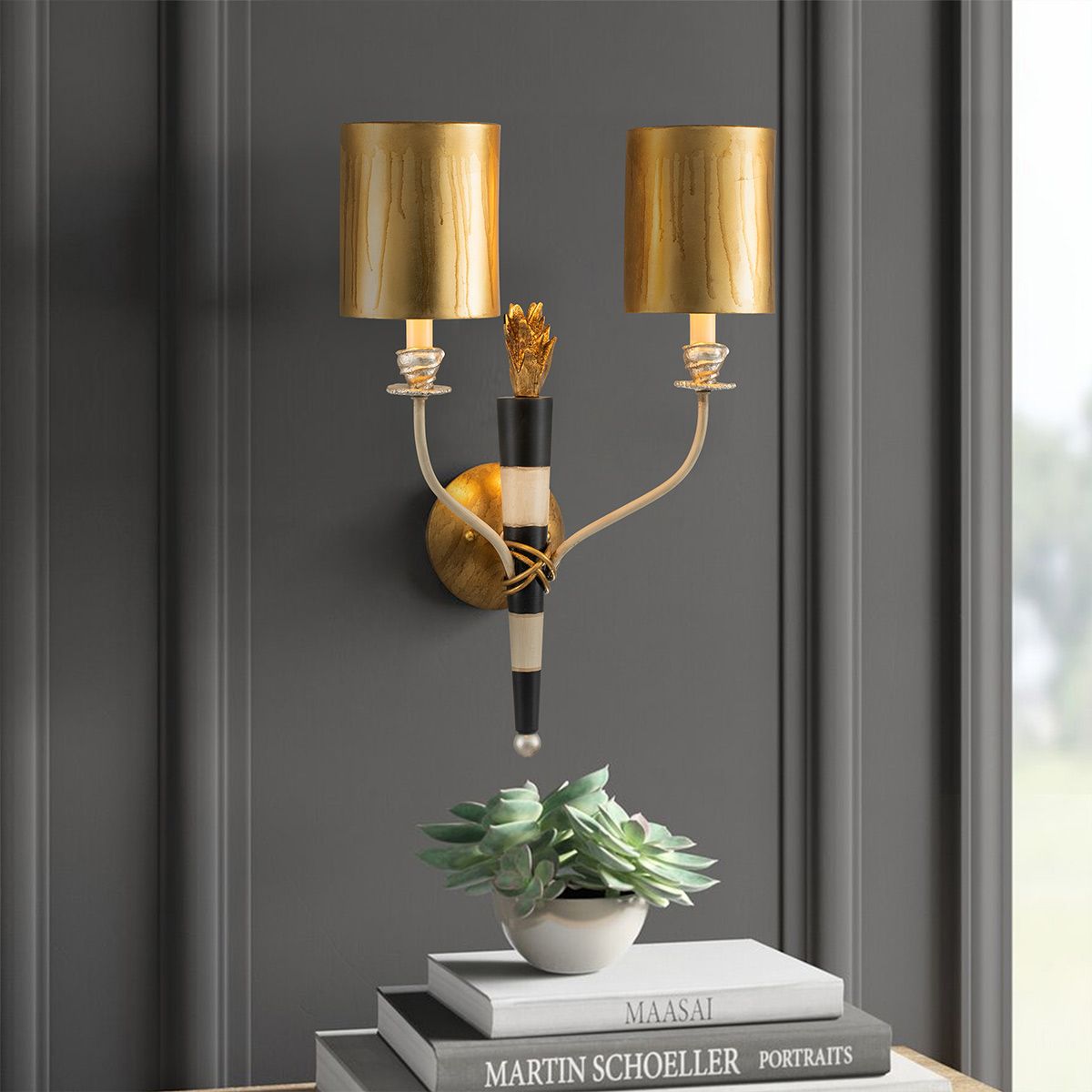 Wandleuchte Flambeau mit 2 Lichtern, Gold und Schwarz mit Pergamentschirmen