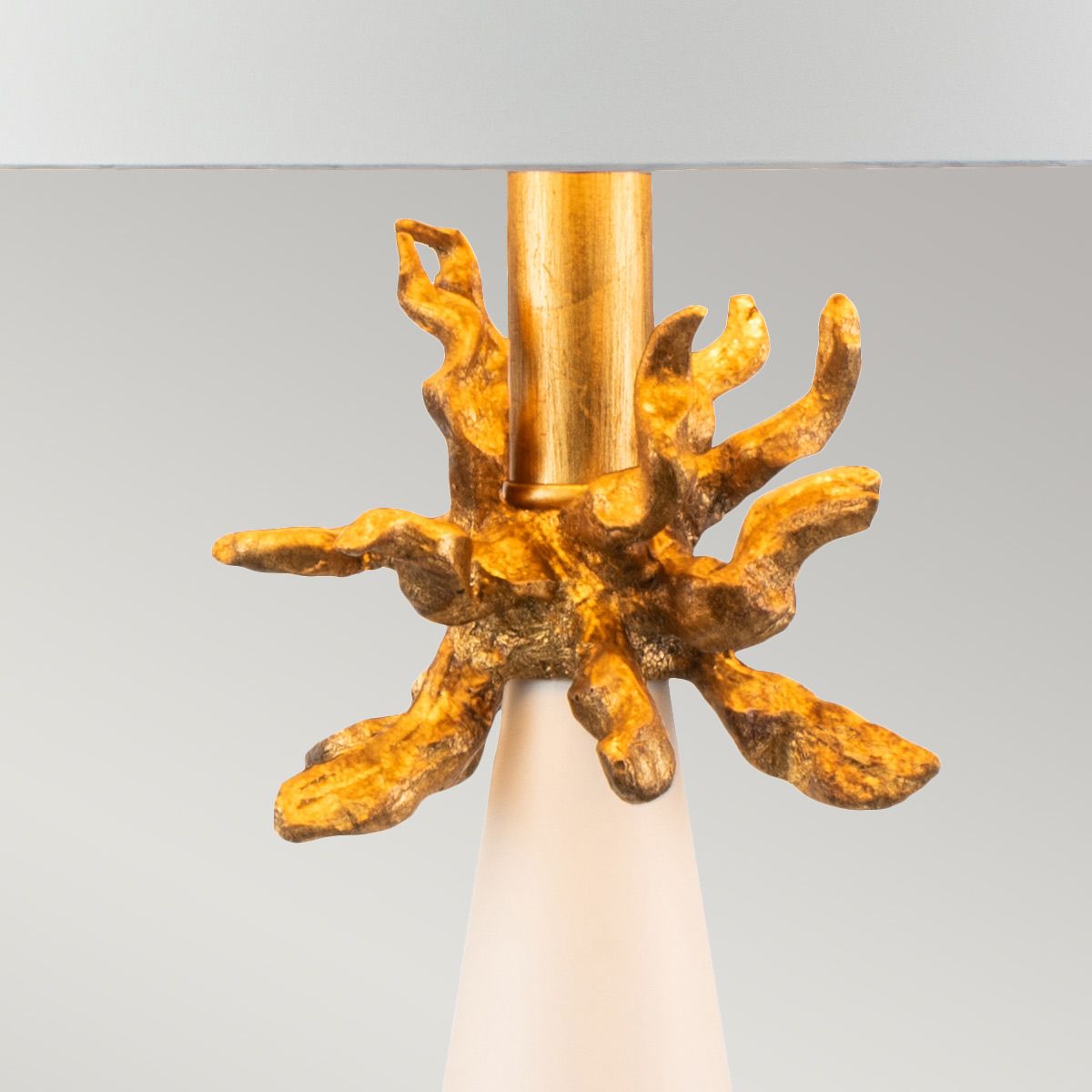 Tischlampe Neo 1-flammig - Weiß und Gold mit französischem weißen Schirm