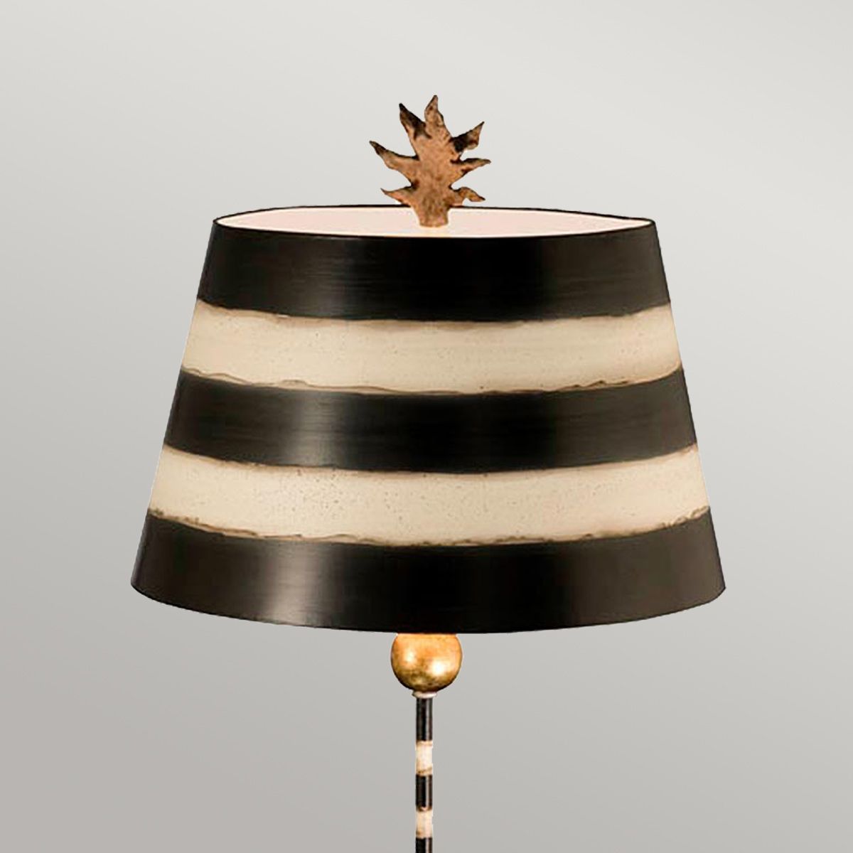 Tischlampe South Beach mit 1 Licht, Schwarz, Kitt und Blattgold mit schwarz-cremefarbenem gestreiftem Schirm