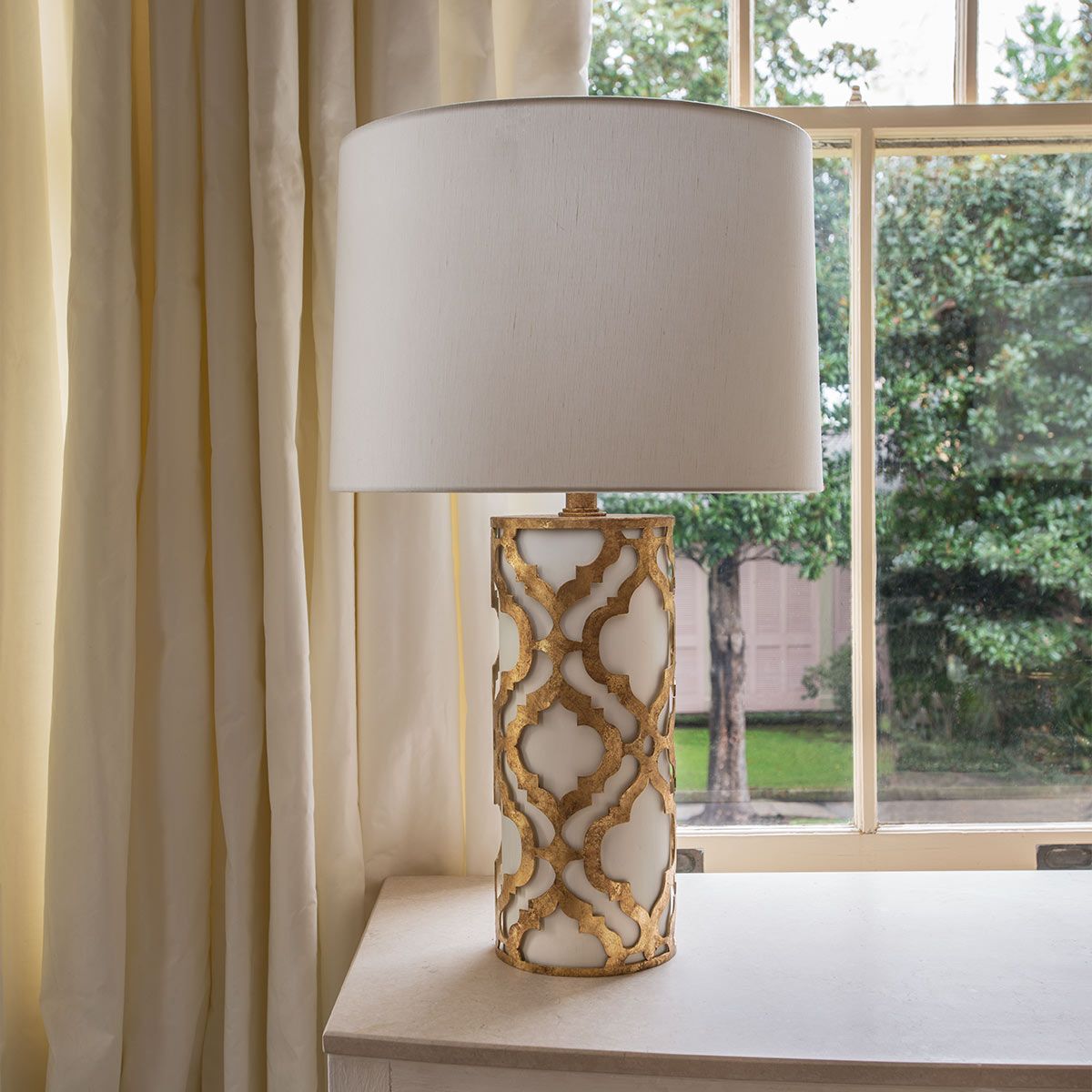 Tischlampe Arabella mit 1 Licht, Antik-Gold, Schirm in Elfenbein mit weißem Schirm