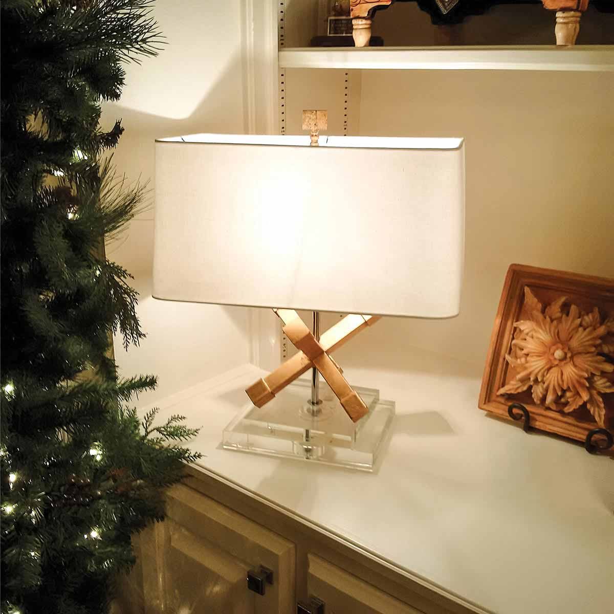 Tischlampe Jackson Square mit 1 Licht, Antik-Gold mit cremefarbenem Schirm