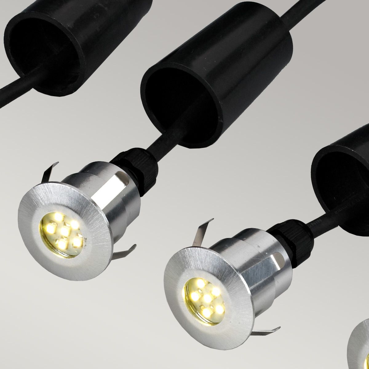 Derwent 5 x Terrassen-/Gartenleuchte mit 6 m Kabel und 12 V Transformator – eloxiertes Aluminium