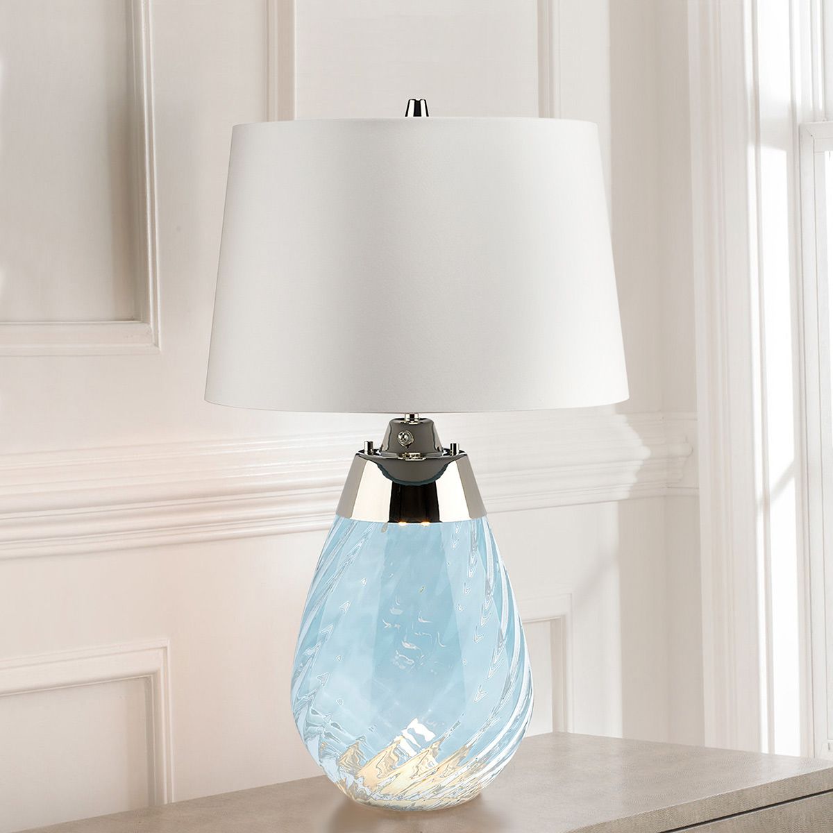 Kleine blaue Tischlampe Lena mit 2 Lichtern und cremefarbenem Schirm - Blau getöntes Glas / cremefarbener Schirm