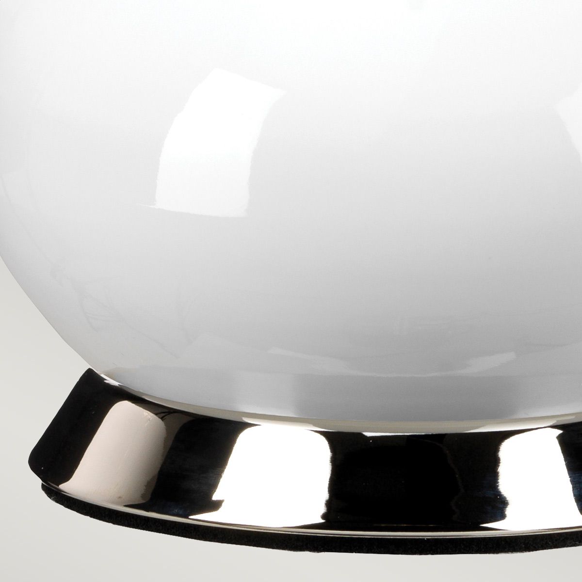 Milo 1-flammige Tischlampe - Poliertes Nickel, Weiß, Silber