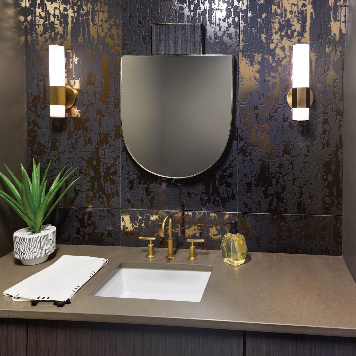 Facet Single LED Wandlampe - Heritage Brass IP44