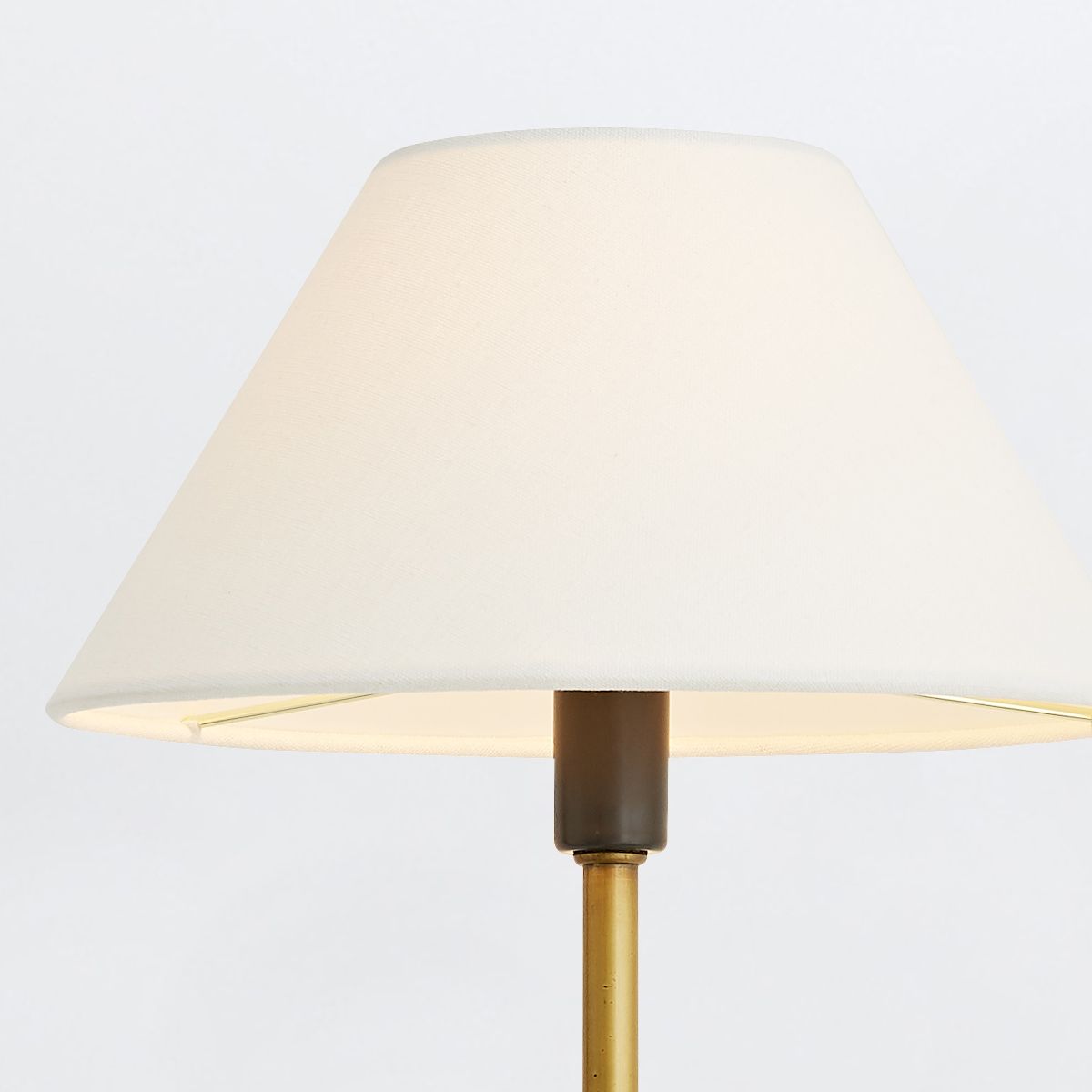Arteriors Havana Wandleuchte 1-flammig in Bronze und Antikmessing