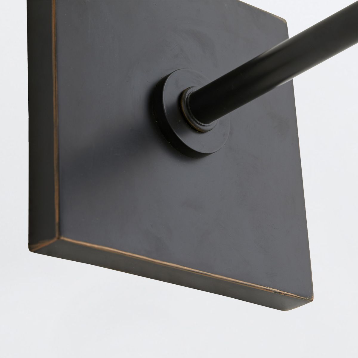 Arteriors Havana Wandleuchte 1-flammig in Bronze und Antikmessing