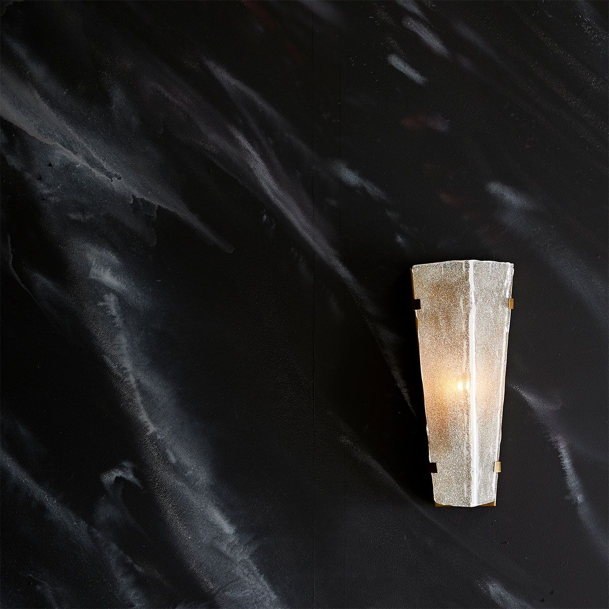 Arteriors Karina Wandleuchte 1-flammig in Antikmessing