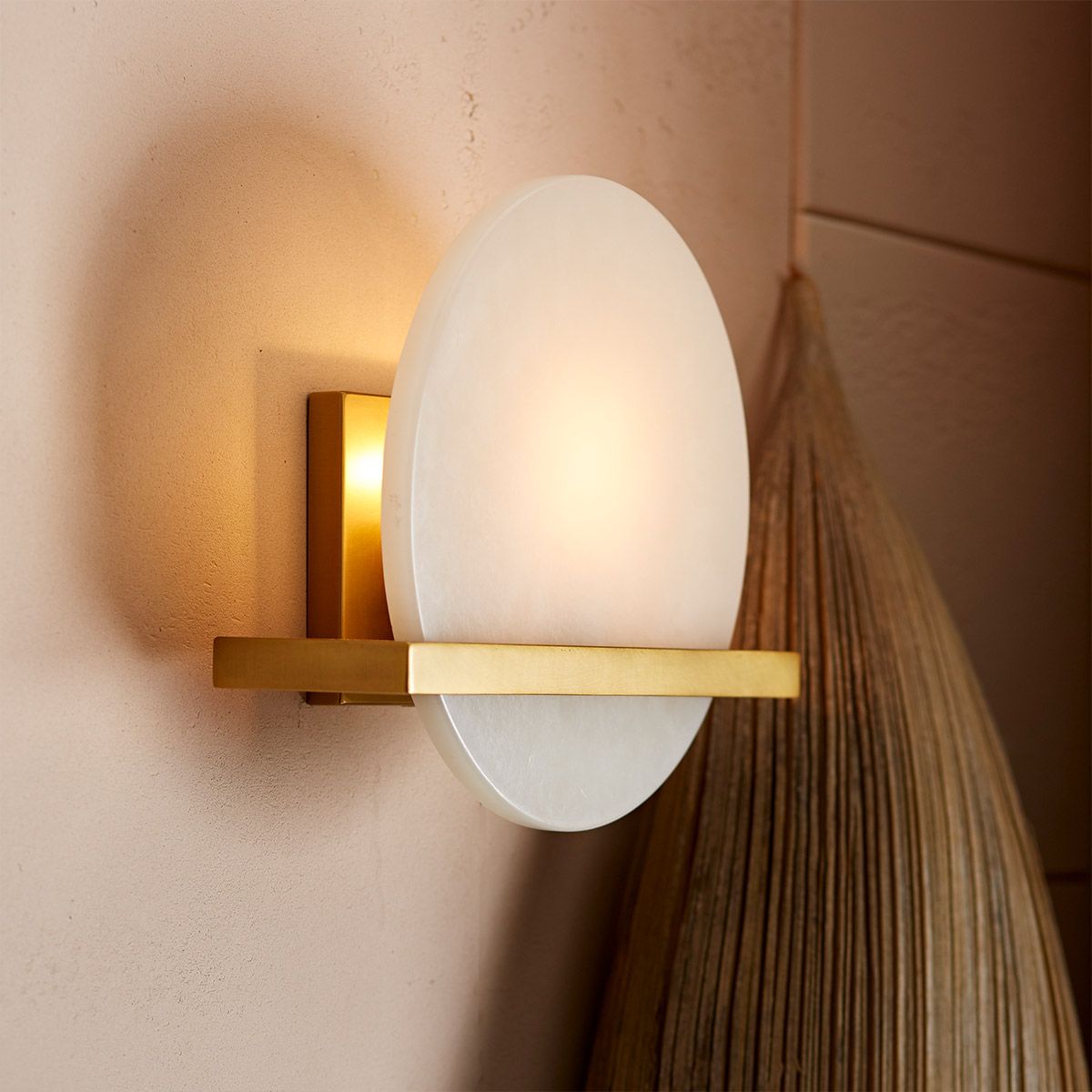 Arteriors Savion Wandleuchte 1-flammig in Antikmessing