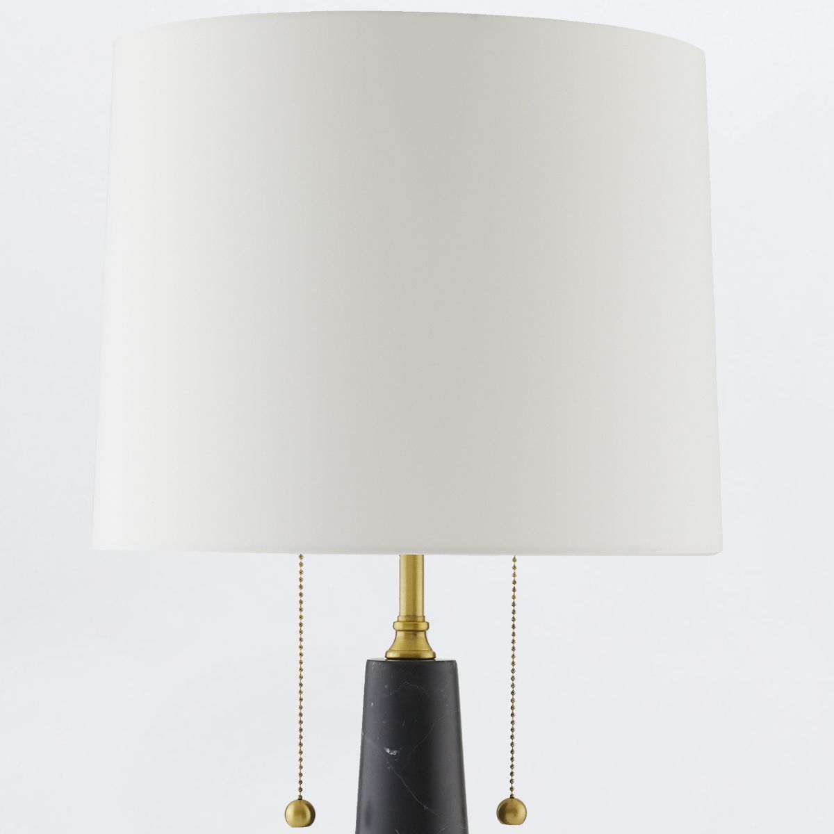 Arteriors Sidney Tischleuchte 2-flammig in schwarzer Marmor with Antikmessing