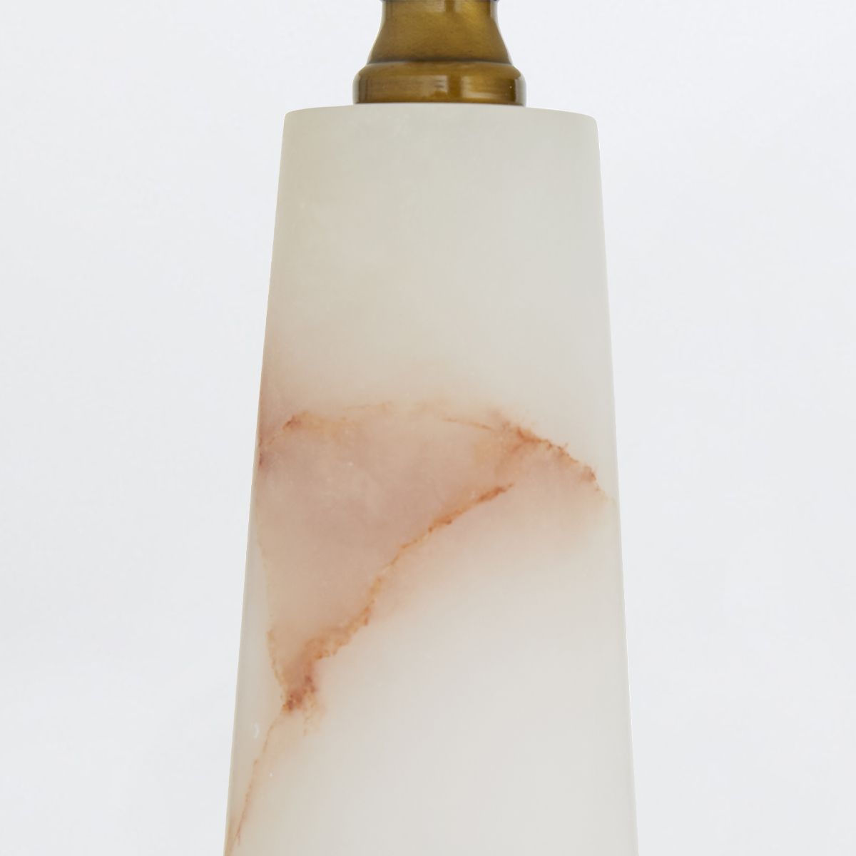 Arteriors Sidney Tischleuchte 2-flammig in weißer Alabaster with Antikmessing