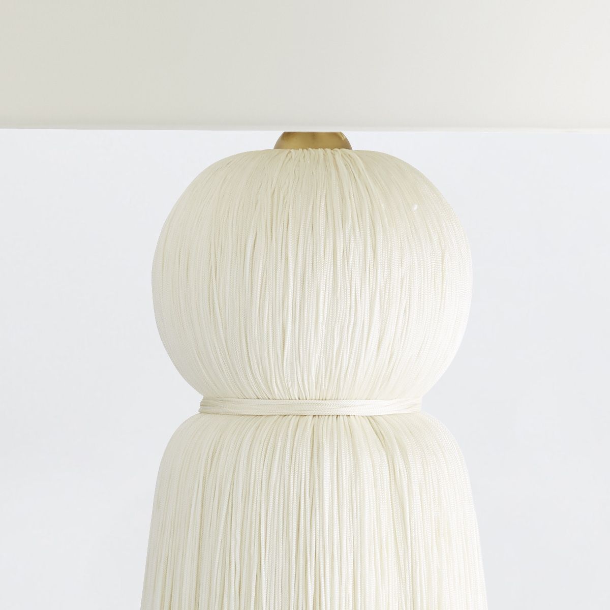 Arteriors Tassel Tischleuchte 1-flammig in Elfenbein
