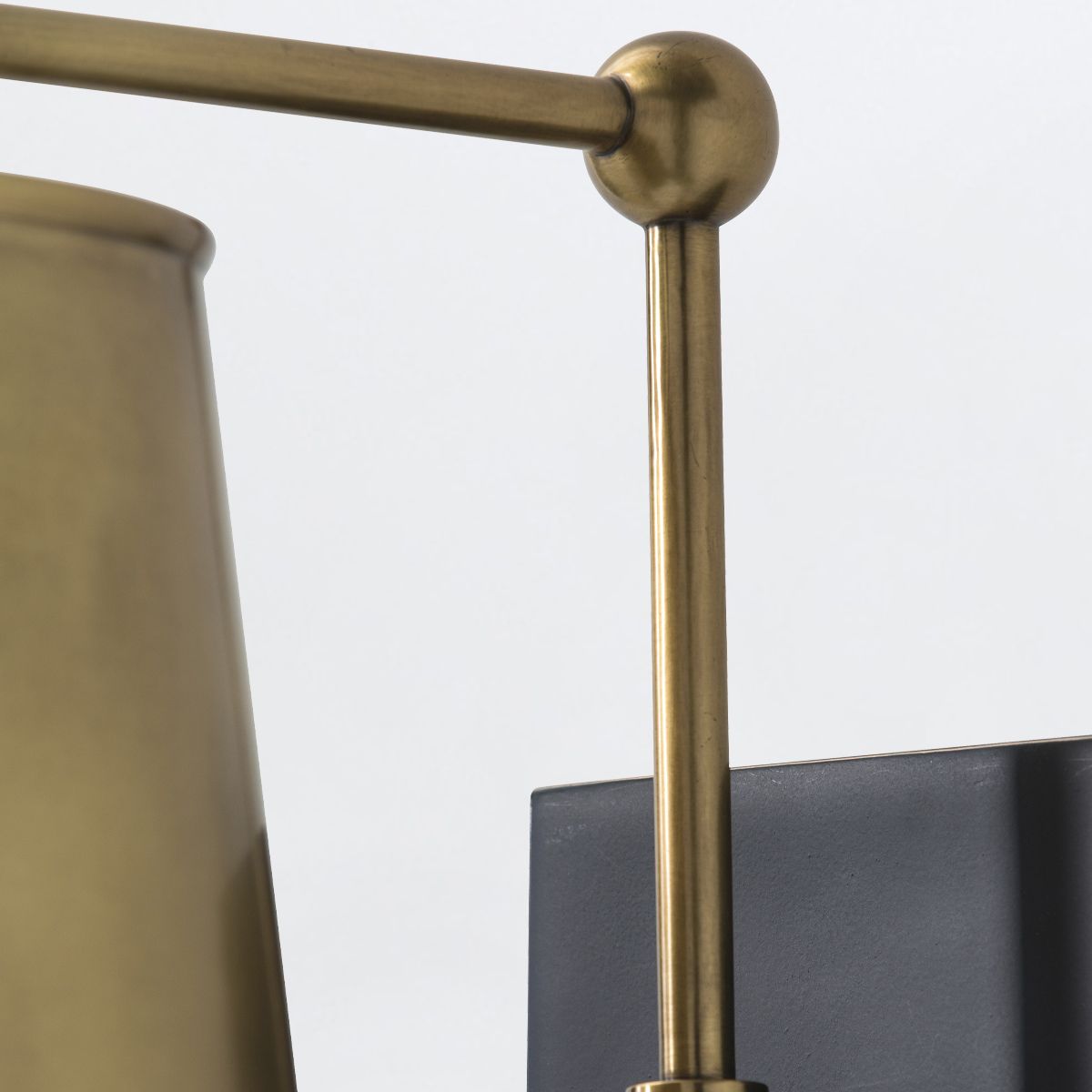 Arteriors Watson Wandleuchte 1-flammig in Antikmessing und Bronze