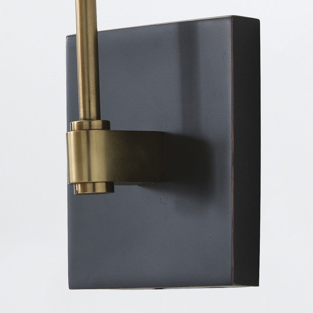 Arteriors Watson Wandleuchte 1-flammig in Antikmessing und Bronze