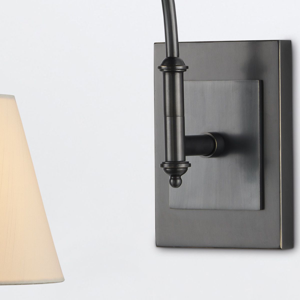Currey & Company – Ashby Wandleuchte 1-flammig Bronze