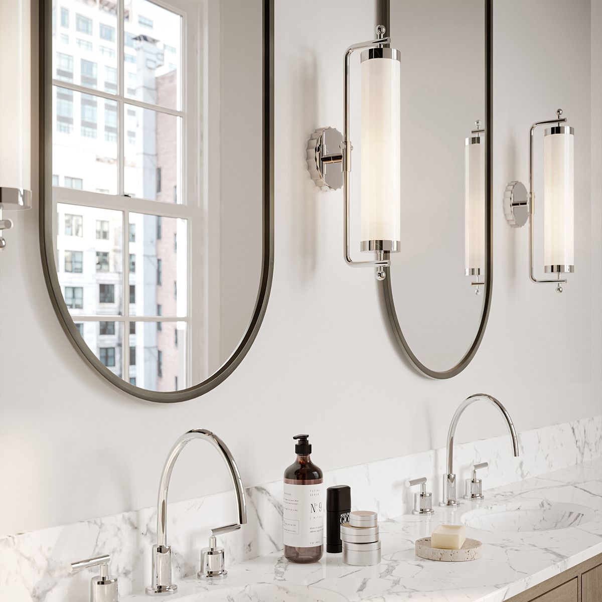 Currey & Company – Latimer Wandleuchte 1-flammig Weiß/Silber