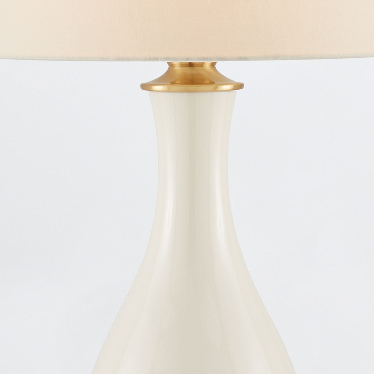 Currey & Company – Lynton Tischleuchte 1-flammig Beige/Gold