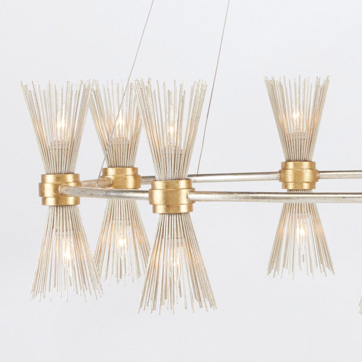 Currey & Company – Novatude Kronleuchter 16-flammig Gold/Silber