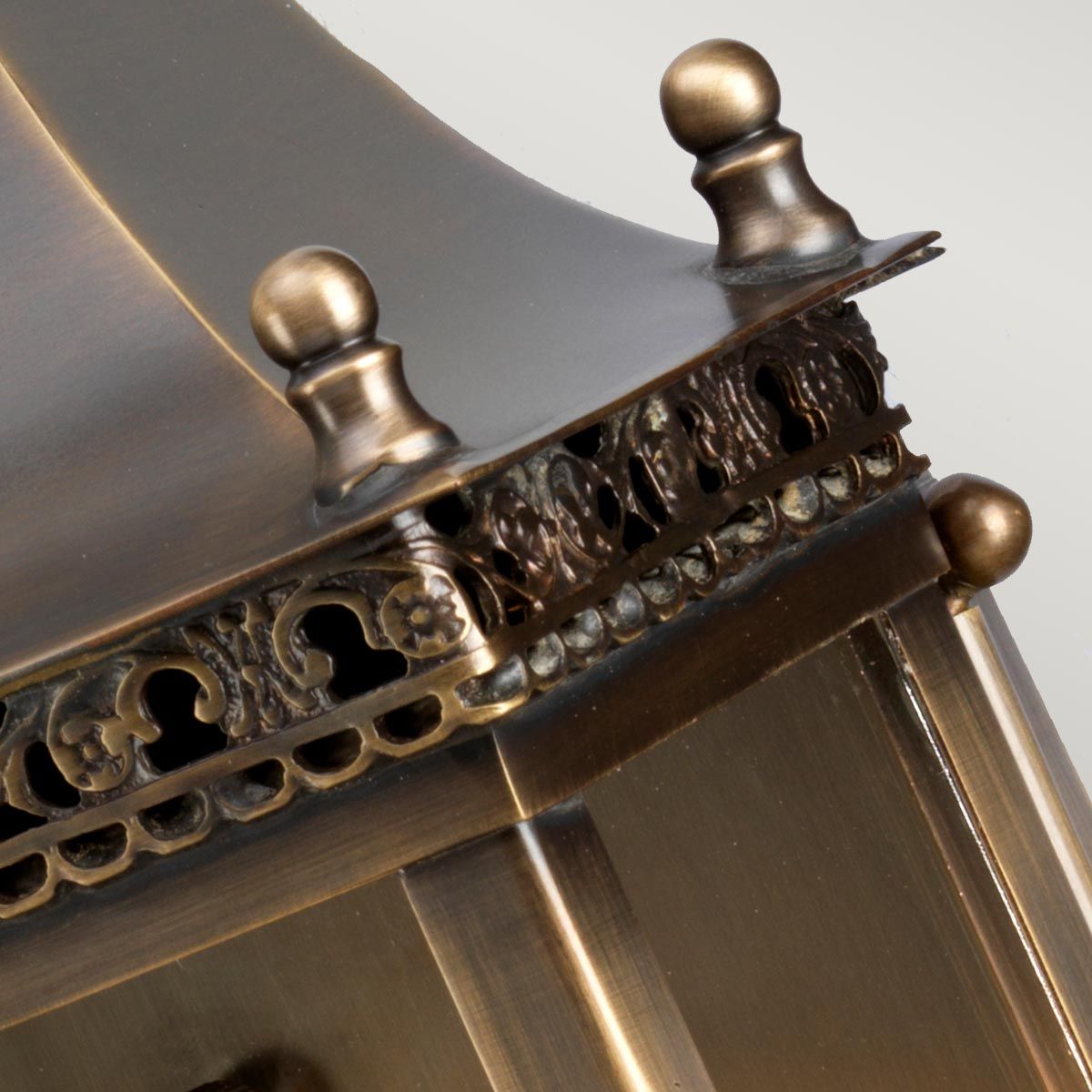 Regents Park 1 - flammige Wandlaterne – Messing – Gealtertes Messing - Elsteadlighting - REGENTS - PARK - BR