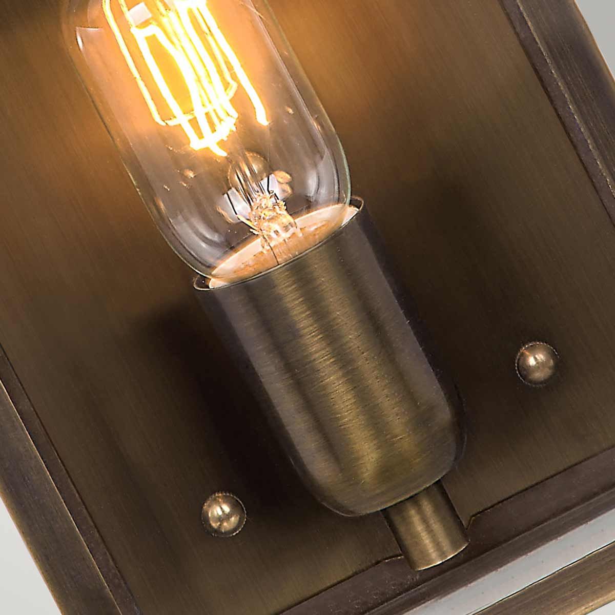 Victoria 1 - flammige Wandlaterne - Gealtertes Messing - Elsteadlighting - VICTORIA - BR