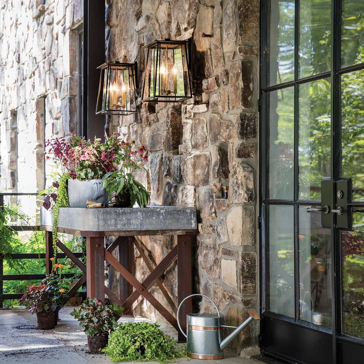 Walker 2 - flammige große Wandlaterne - Buckeye Bronze mit Heritage Brass - Elsteadlighting - HK - WALKER2 - L